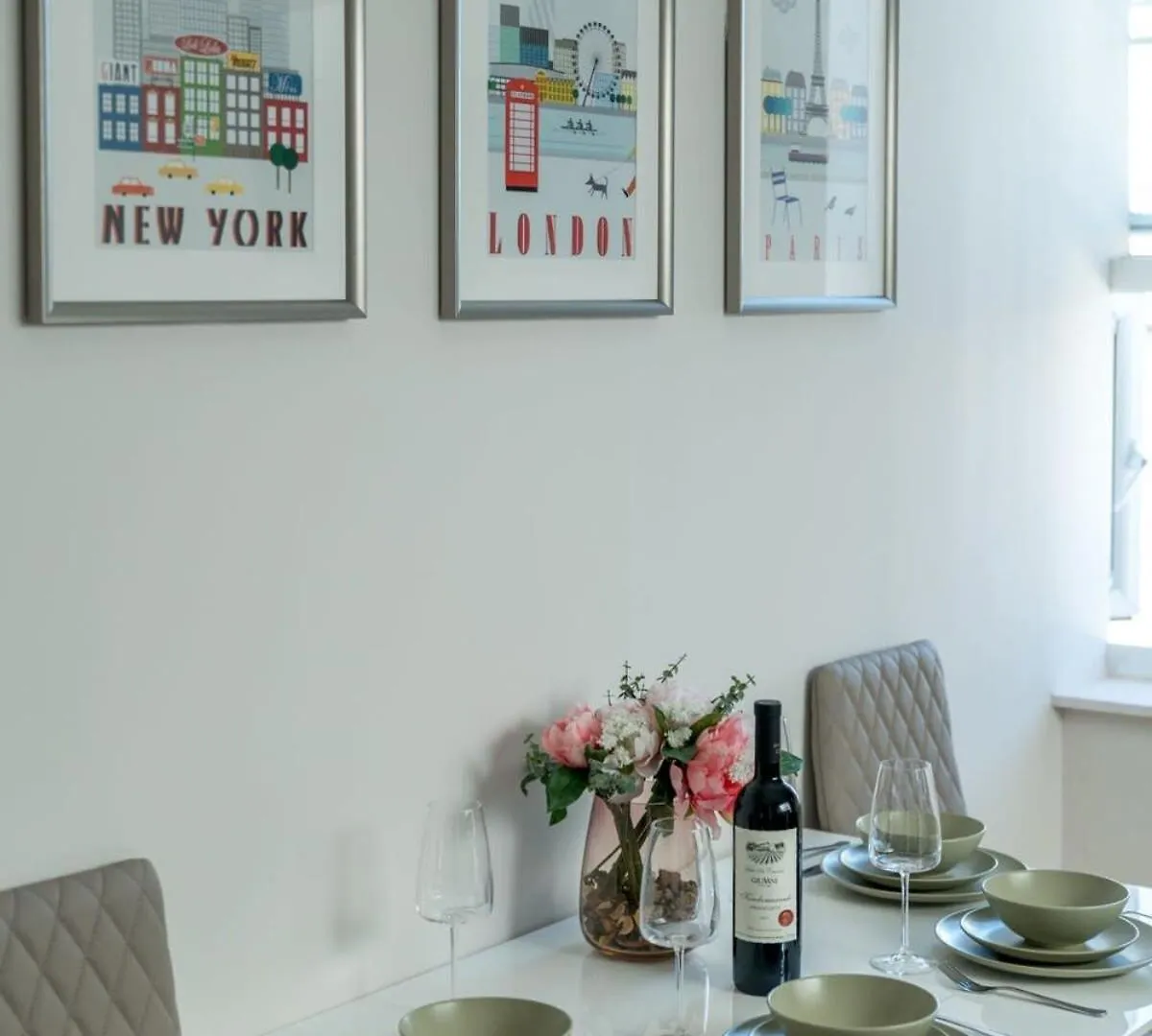 City Of London - Lovely Two Bedroom Apartment 0*,