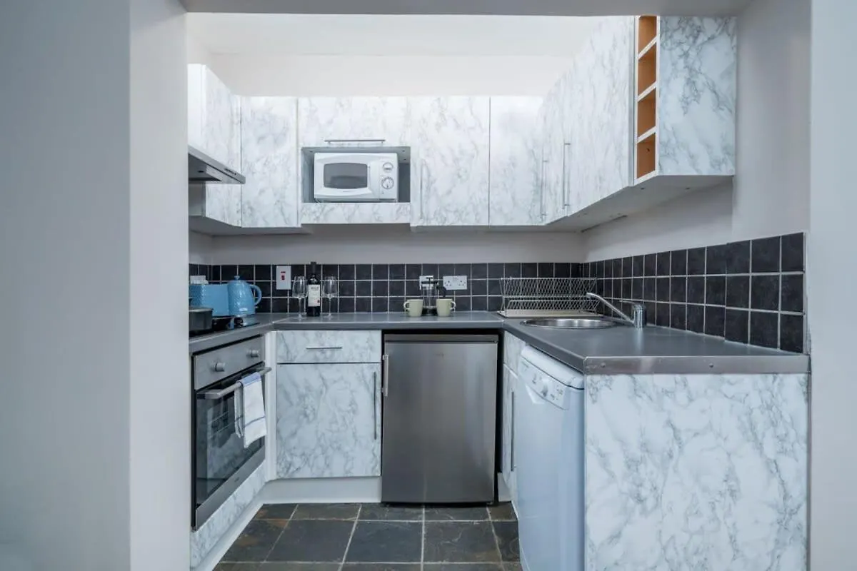 City Of London - Lovely Two Bedroom Apartment