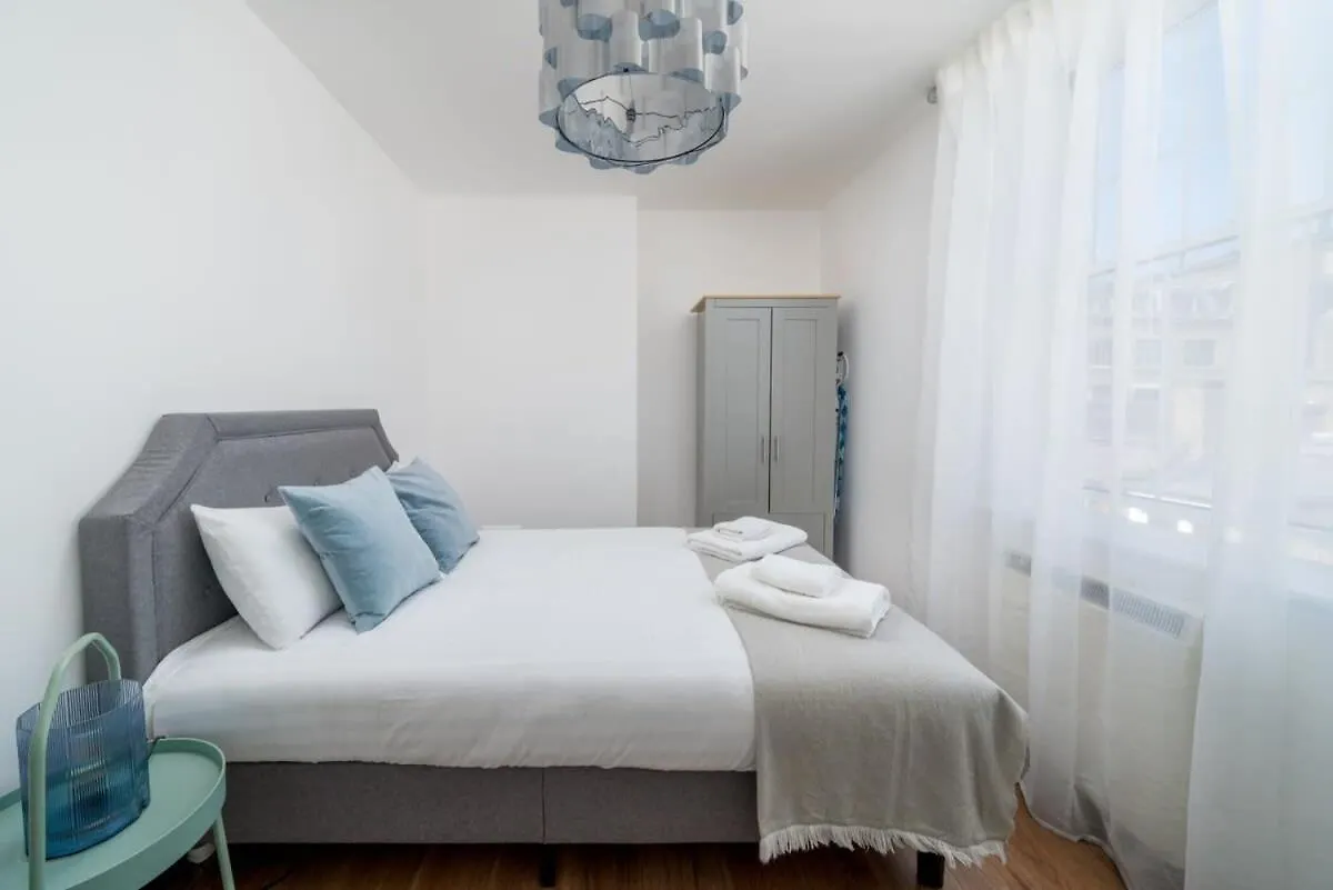 City Of London - Lovely Two Bedroom Apartment