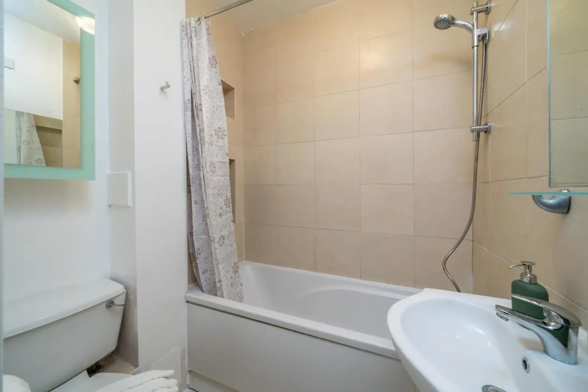 City Of London - Lovely Two Bedroom Apartment 0*,  United Kingdom