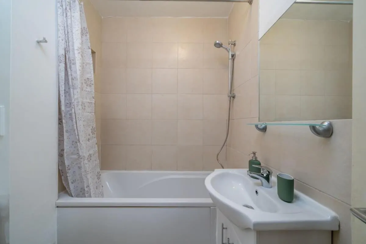 City Of London - Lovely Two Bedroom Apartment
