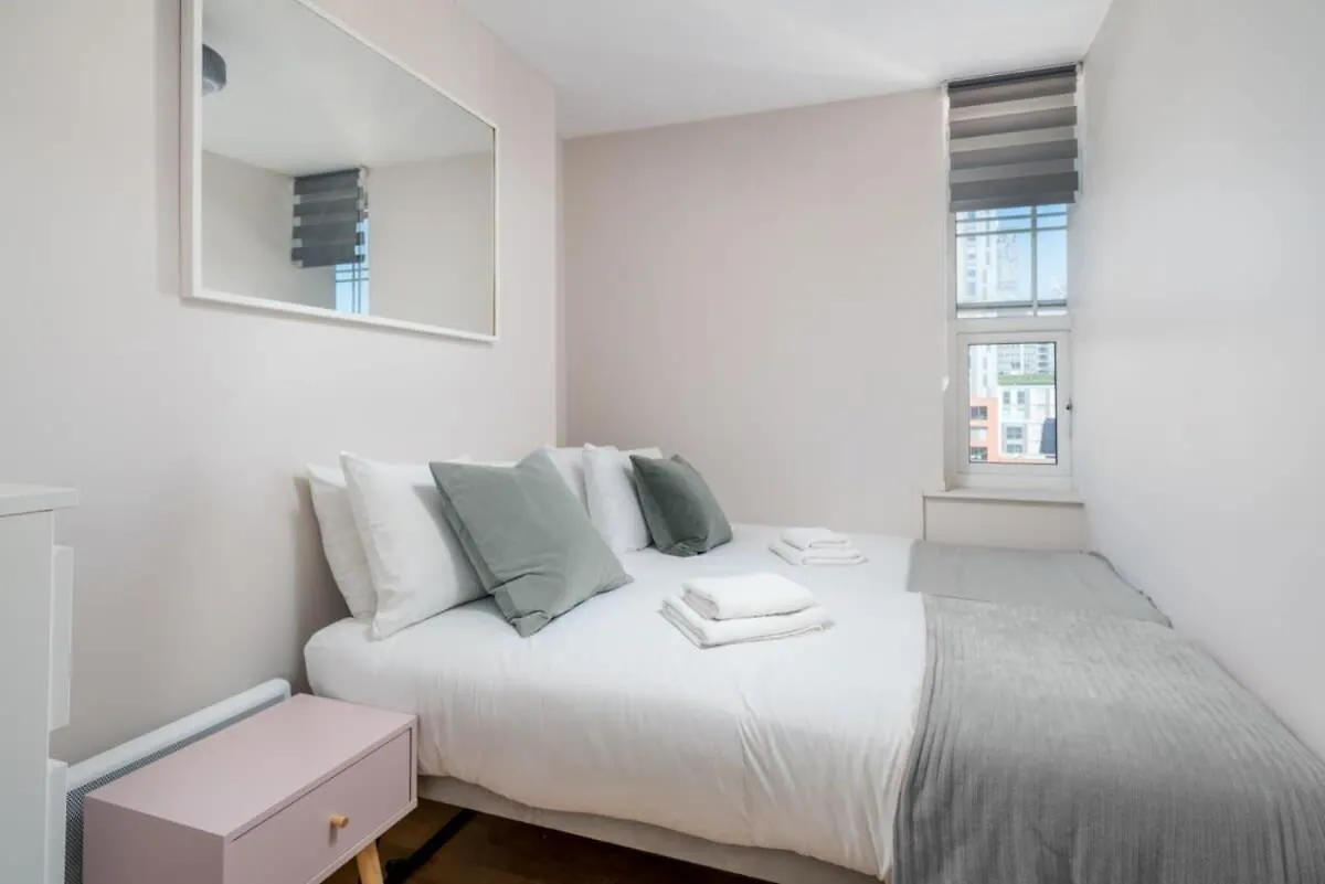 City Of London - Lovely Two Bedroom Apartment 0*,